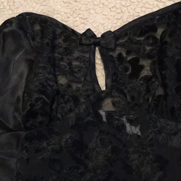 SOSTANZA sexy night slip 😳😳. Black sheer panel from top middle to bottom  M - Picture 4 of 8